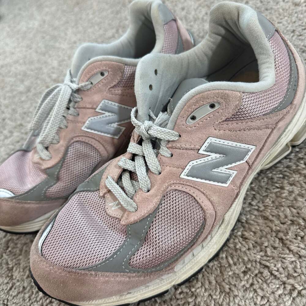 New Balance 2002R Womens Size 10 Pink Grey Suede Mesh Running Shoes NB